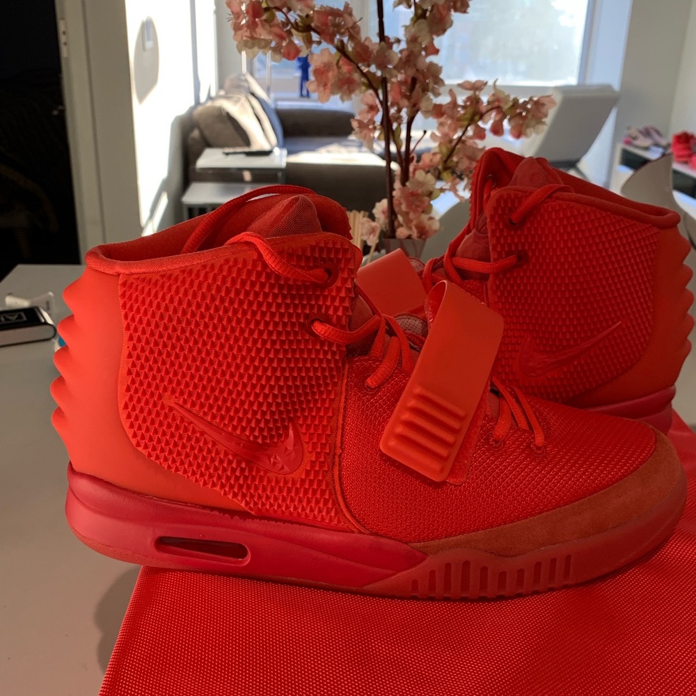 Brand New Red October’s sz 11 Nike Yeezy